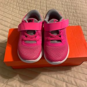 Little kid’s nike shoes